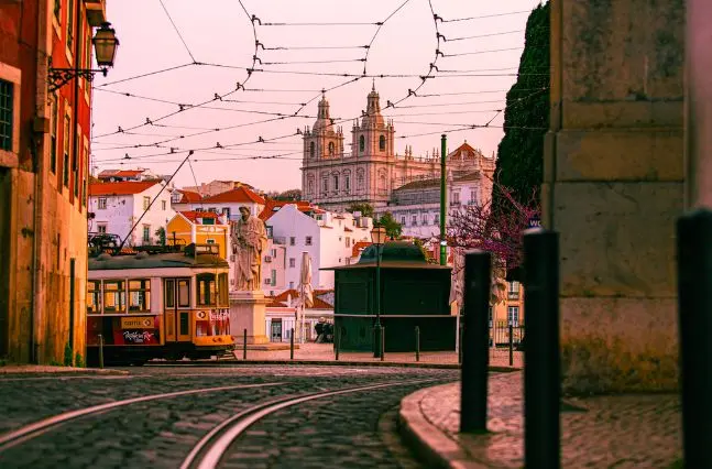 best-photo-spots-in-lisbon-is-alfama-with-its-narrow-streets