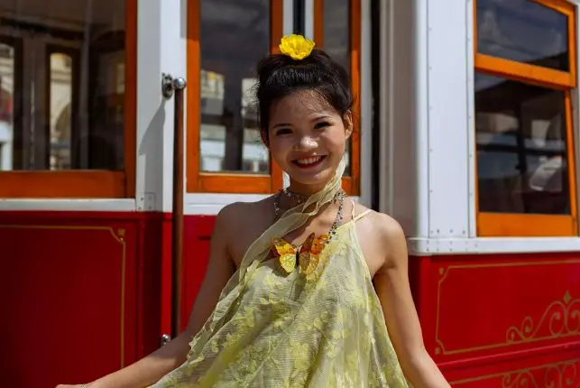 Timi-on-one-of-my-short-photo-shoots-around-Praça-do-Comércio-lisbon