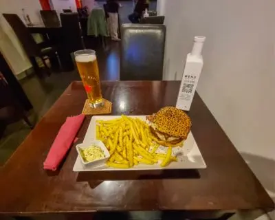 casual-lounge-caffe-klimt-burger-lisbon