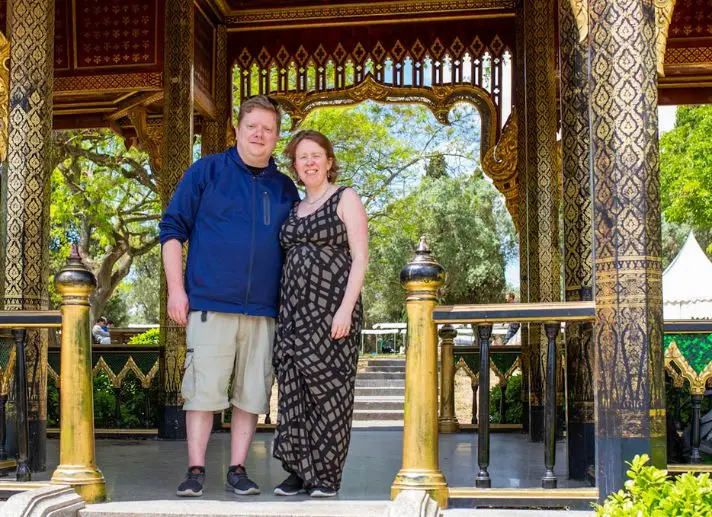 Lisbon photographer-jeremy-and-lorain-at-the-thai-pavilion-in-vasco-da-gama-garden-belém-lisbon