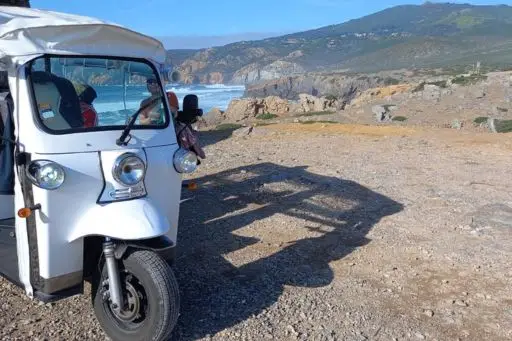 david-tuk-tuk-tour-guide-providing-tours -around-sintra-and-cascias