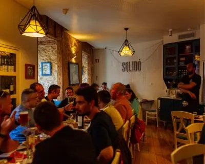 diners-enjoying-live-fado-at-solido-restaurant-lisbon