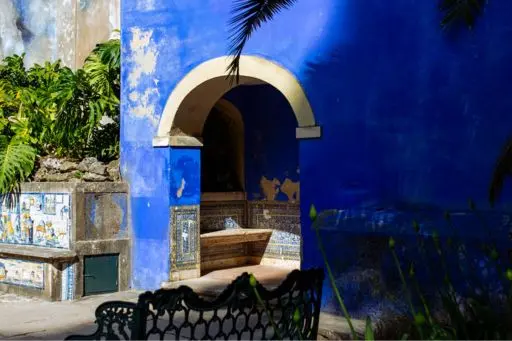 fronteira-palace-blue-archway