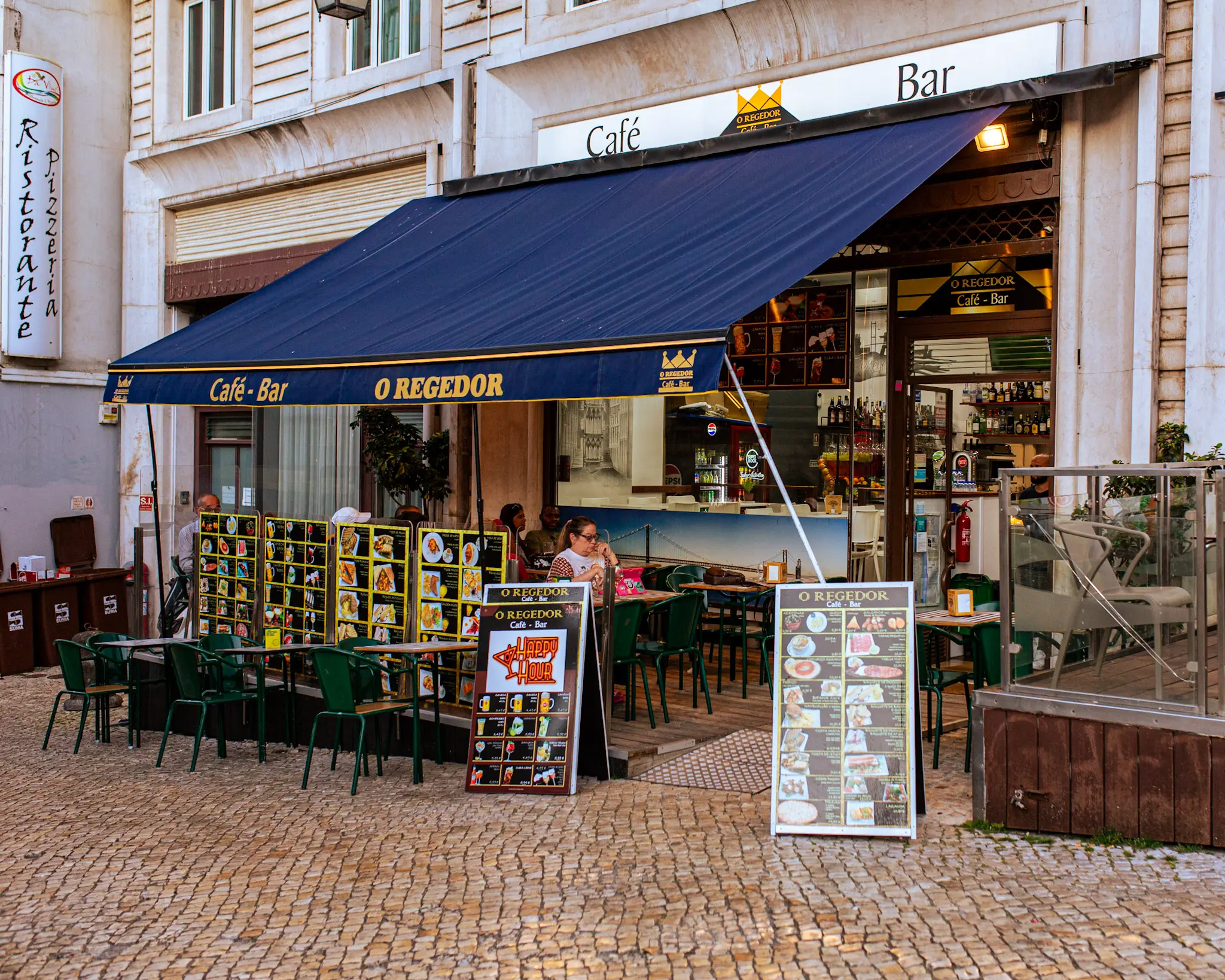 outside-seating-at-o-regedor-cafe-bar-near-rossio-lisbon