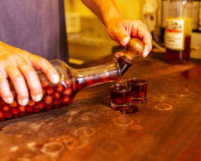 pouring-traditional-ginjinha-at-sem-rival