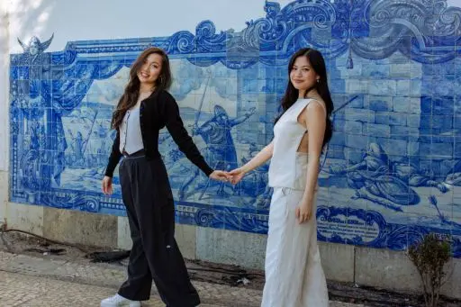 before-your-lisbon-photoshoot-kimi-and-amy-from-new-york-listening-to-photography-advice