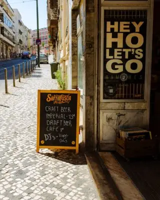 groovie-records-craft-beer-sign-lisbon