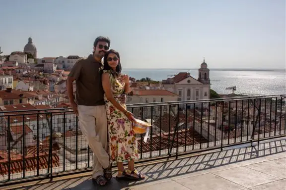 lisbon-photographer-on-a-shoot-with-ananya-and-amit